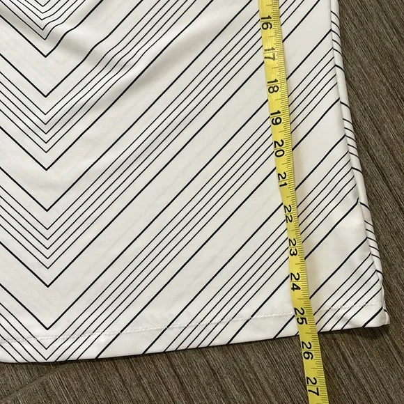 Athleta Rash-Guard Black/White Chevron Stripe Sleeveless Swim Top L EUC - Picture 11 of 11